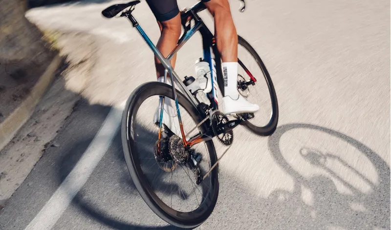 SRAM Rival E1 Flattop Chain with Powerlock 12/13-Speed 126 Links - Silver-1