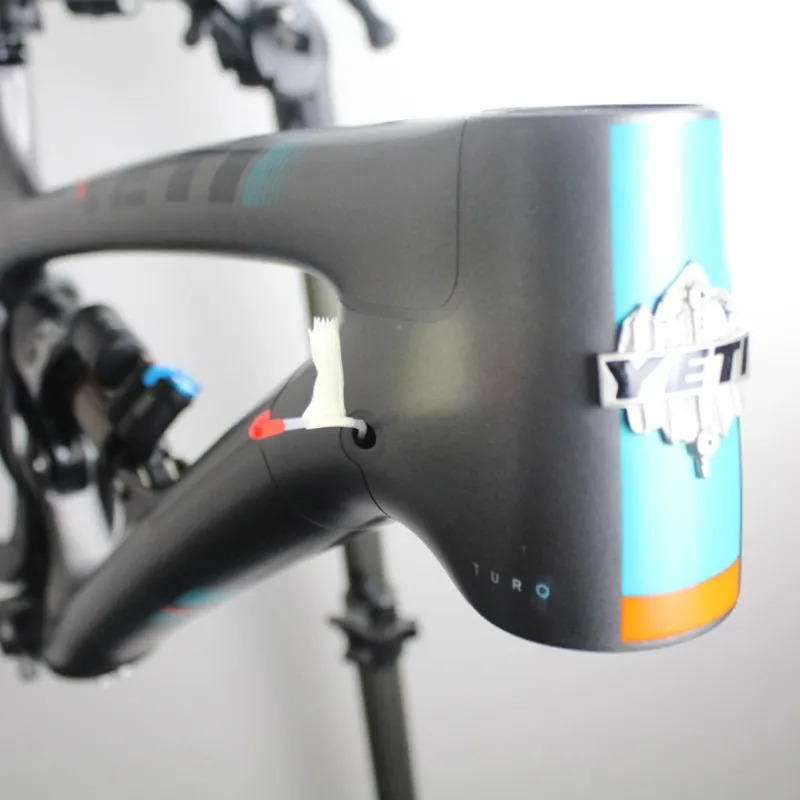 InvisiFRAME for Yeti SB6C V2 Carbon Kit - Medium - Matte-1