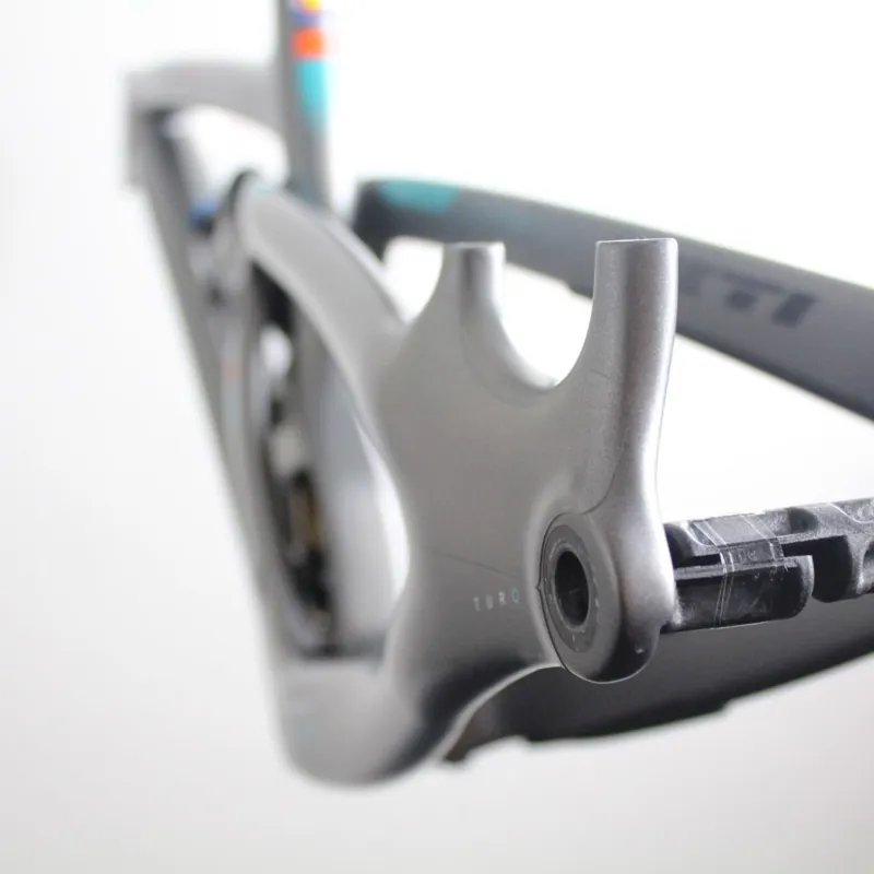 InvisiFRAME for Yeti SB6C V2 Carbon Kit - Medium - Matte-4